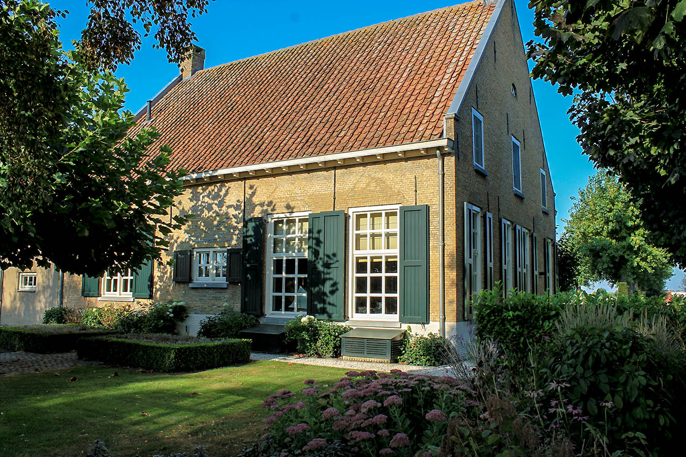 landschapenlijketuin_boederijtuin_landelijke tuin_natuurlijke tuin_klassieke tuin_tuinaanleg_Geleijns Hoveniers_dakbomen