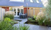 diagonale tuin_schuine hoeken_30 graden_schuinen lijnen_spannend tuinontwerp_kleine tuin_aanleg tuin_achtertuin_tuin zevenbergen