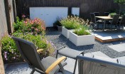 achtertuin_etten-leur_modern_eigentijds_trendy_onderhoudsvrij_strak_tuinaanleg_vaste planten_kleur_split